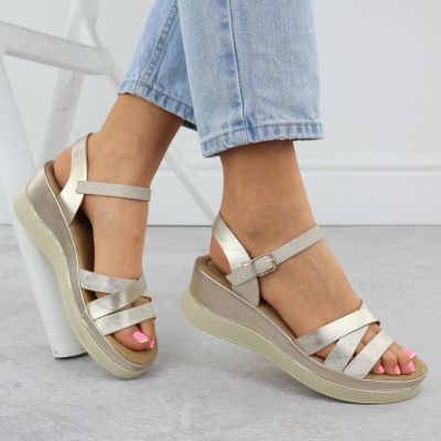 2. Damen-Keilsandalen in Gold, Modell Vinceza 15358