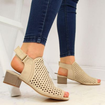 3. Beige, geschlossene Sandalen mit Lochmuster von Sabatina für Damen