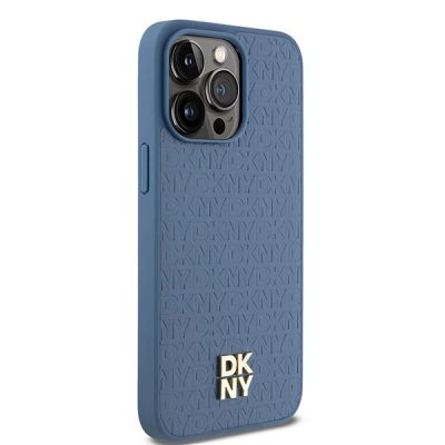 4. DKNY MagSafe-Hülle aus Leder mit Monogrammmuster und Metalllogo für iPhone 15 Pro Max – Blau