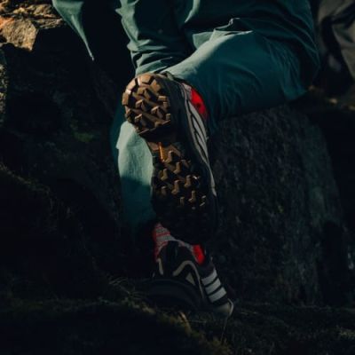 6. Damen-Schuhe adidas TERREX Skychaser GTX – Earth strata/Grey one/Semi flash aqua, Größe: 38