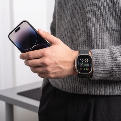 6. Tech-Protect Silikonarmband für Apple Watch 44 / 45 / 46 / 49 mm – Schwarz