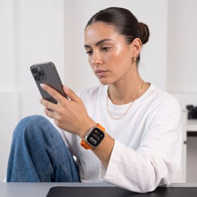 4. Tech-Protect Silikonarmband für Apple Watch 44 / 45 / 46 / 49 mm – Orange