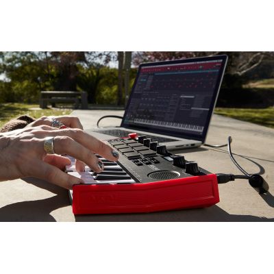 8. AKAI MPK MINI PLAY 3 – Mini-Tastatur-Controller