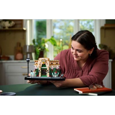 17. LEGO ICONS 10362 Französisches Café