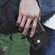 10. Hybrid Armor Camshield iPhone 16 Plus Panzerhülle mit Kameraabdeckung und Ständer – Schwarz