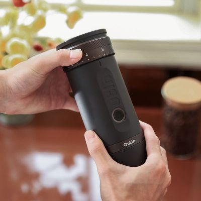 13. OUTIN TRAGBARE ELEKTRISCHE KAFFEEMÜHLE OUTIN FINO TUNDRA BRAUN OTCG-01-TB