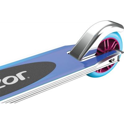 5. Razor Model A Holografischer Kinderroller