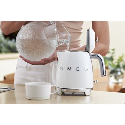 10. SMEG KLF05WHEU Wasserkocher, weiß