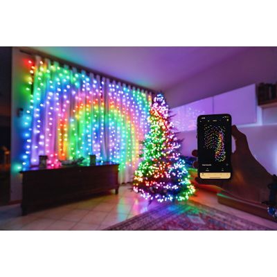 7. Intelligenter LED-Lichtvorhang Twinkly 210 RGB+W 2,1 m