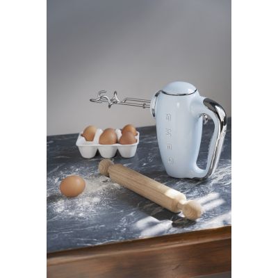 12. Smeg HMF01PBEU Retro-Handmixer im 50er-Jahre-Stil, Pastellblau