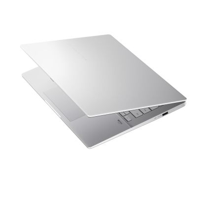 7. ASUS Vivobook S14 M3407GA-SF013W Ryzen AI 7 445 14,0" WUXGA 60Hz 300nits 16GB DDR5 SSD512 Radeon Grafikkarte FHD 70Wh Windows 11 Aluminium Cool Silver