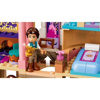 6. LEGO Disney 43297 – Rapunzels Schloss