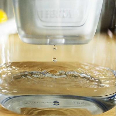 10. Brita Essential XL Wasserkanister + 3 Einsätze (Sand)
