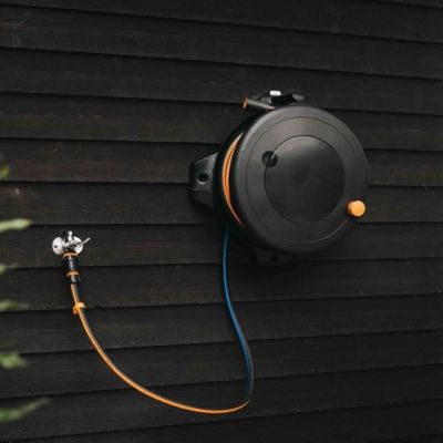 7. FISKARS Schlauchtrommel massiv L 1/2" 30m Wasserrad