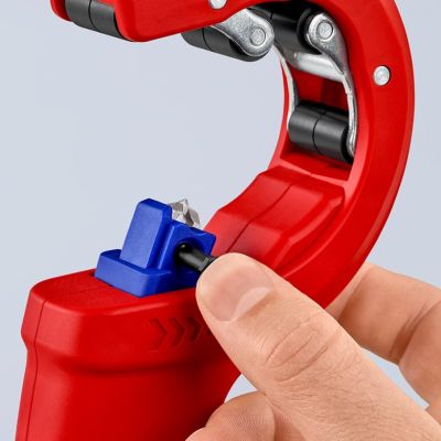 37. Knipex 90 23 01 BK Handrohrschneider