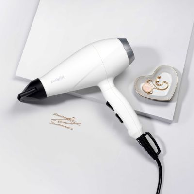 8. Babyliss 6704WE Haartrockner (2000W; weiß)