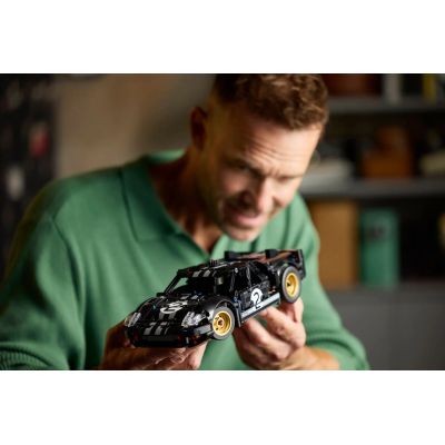 26. LEGO Technic 42223 1966 Ford GT40 MKII Rennwagen