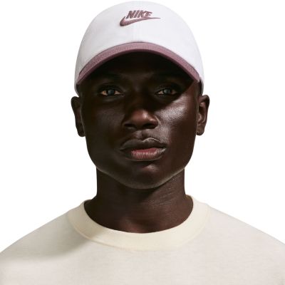 5. Nike Club Cap Weiß und Lila FB5368 104