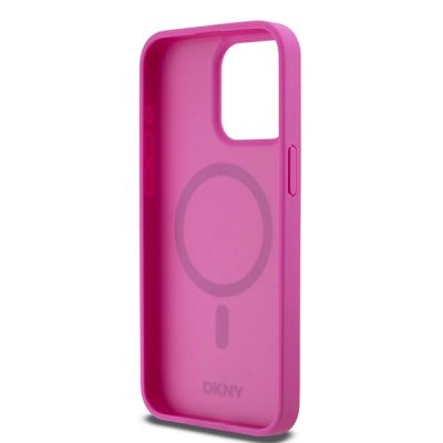 7. DKNY MagSafe-Hülle aus Leder mit Monogrammmuster und Metalllogo für iPhone 15 Pro Max, Pink
