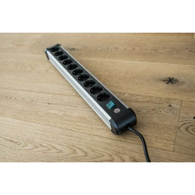 5. Brennenstuhl 1391030000 3 m Steckdosenleiste mit 10 Netzwerksteckdosen für den Innenbereich, Schwarz/Silber