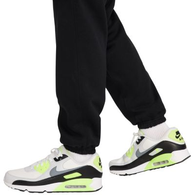 6. Nike Club Herrenhose Schwarz FN3805 010