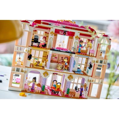 32. LEGO Friends 42704 – Heartlake City Grand Hotel