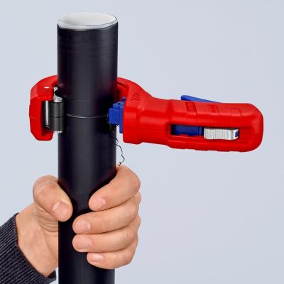 12. Knipex 90 23 01 BK Handrohrschneider