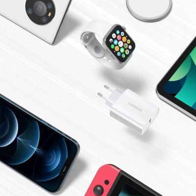 3. Ugreen USB Power Delivery 3.0 Quick Charge 4.0+ 20W 3A Wandladegerät (Weiß)