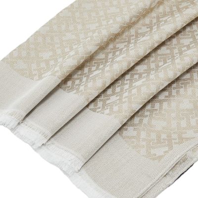 3. TOMMY HILFIGER LUXUS-HIJAB-SCHAL FÜR DAMEN