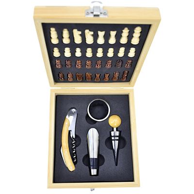 4. SCHACHSPIEL UND WEINACCESSOIRES-SET STAMINA