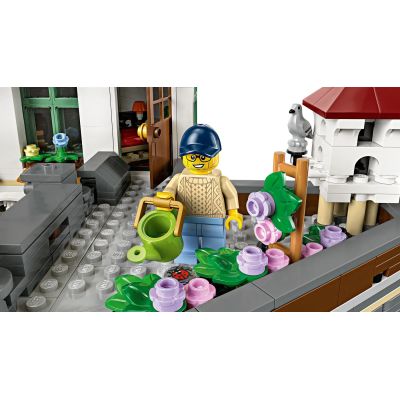 12. LEGO Icons 11371 – Einkaufsstraße