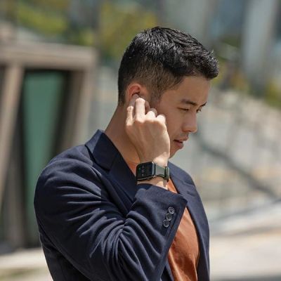2. Uniq Linus Apple Watch Series 4/5/6/7/8/SE/SE2/Ultra-Armband 42/44/45 mm. Airosoft Silikon schwarz/nachtschwarz