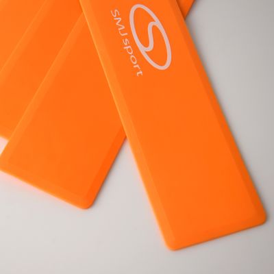 5. Flache Spielfeldmarkierungen - Ecken 25x25 cm 4 Stück leuchtend orange SMJ Sport ZPN-O