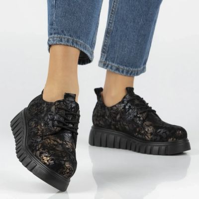 6. Filippo Plateau-Schuhe aus schwarzem Leder mit Blumenmuster DP6846