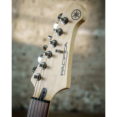 2. Yamaha Pacifica 112J BL MKII - E-Gitarre