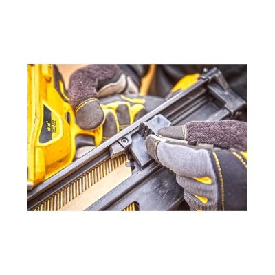 3. 18V DCN930N-XJ DEWALT Nagler