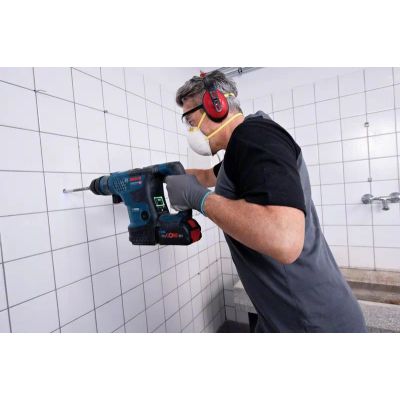 4. BOSCH. SDS+ HAMMER GBH 18V-34 CF 5,8J 2xPC8,0Ah + GRIFF 13mm KOFFER