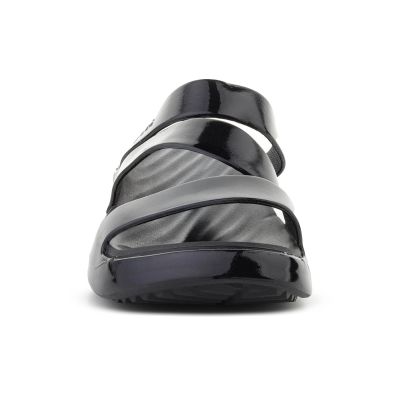 2. CROCS SANDALE GETAWAY PATENT STRAPPY 211296-001