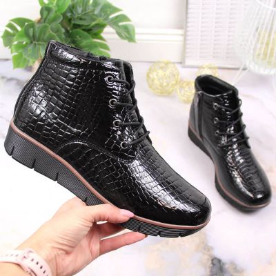 2. Gefütterte schwarze Lackleder-Stiefeletten mit Keilabsatz Filippo