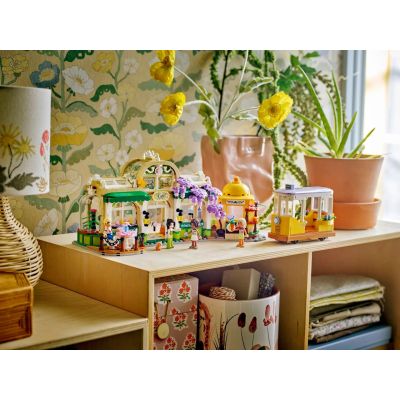 8. LEGO Friends 42671 Grünes Café und Blumengeschäft