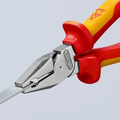 8. Knipex 02 06 180 Zange