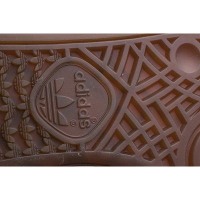 9. Herrenschuhe adidas HANDBALL SPEZIAL M BD7632