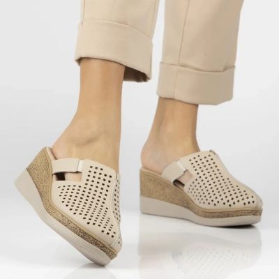8. Keilsandalen aus Leder mit geschlossenem Absatz, beige, Filippo DK6818