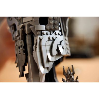 11. LEGO Icons 11373 – Der Herr der Ringe: Saurons Helm