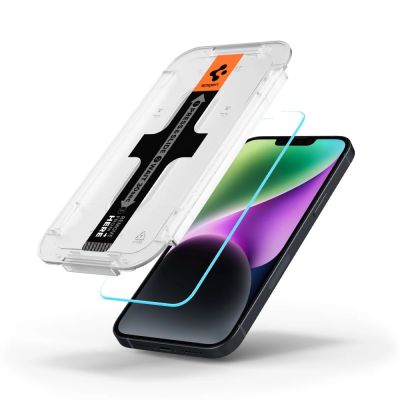 7. Spigen Glas.tR EZ Fit Panzerglas für iPhone 13 / 13 Pro / 14 / 16e / 17e