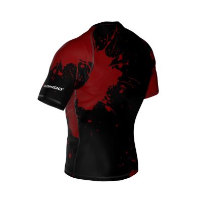 4. Das Kompressions-Rashguard „Blood“ besteht aus DBX MORE DRY M-Material.