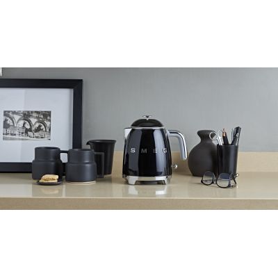 45. SMEG Mini-Wasserkocher 0,8L schwarz Schwarz (KLF05BLEU)
