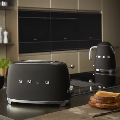 35. SMEG TSF01BLMEU Toaster