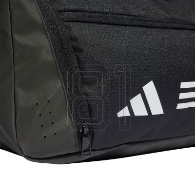 6. adidas Essentials 3-Streifen Reisetasche S IP9862