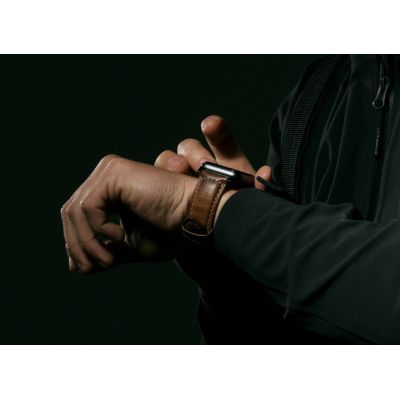 11. Nomad NM1A4RBT00 Smart-Armband aus braunem Leder